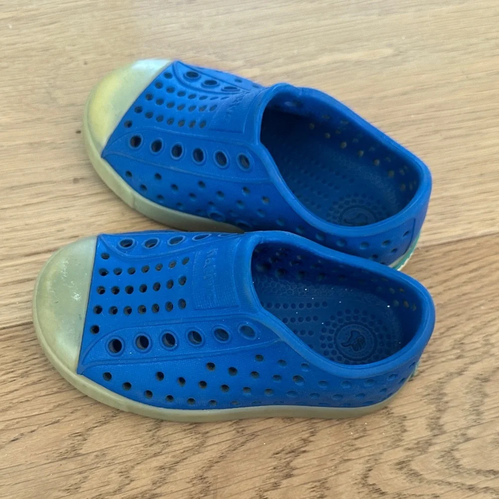 Native Jefferson sandals c5 glow in the dark
